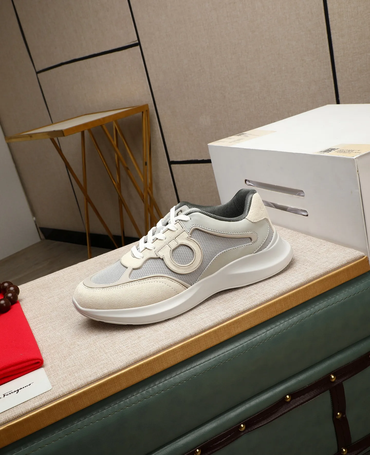Men's shoes 💰700 📛📛 Salvatore Ferragamo is the world's top luxury footwear brand. It comes from the fashion kingdom of Italy. It is famous all over the world for its traditional handmade design and novel styles... 🚶🏻🚶🏻New suit shoes are available simultaneously at the counter. This model is purely handmade. The fabric is imported from Italy and original first-layer cowhide. Mesh + cowhide lining. Original authentic outsole🌀🌀Size: 39➖44 (38 45 customized)